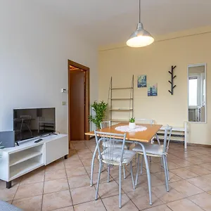 https://shakira-apartments.emilia-romagnahotels.net